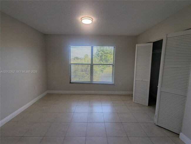 Foto del edificio - 1564 Lake Crystal Dr