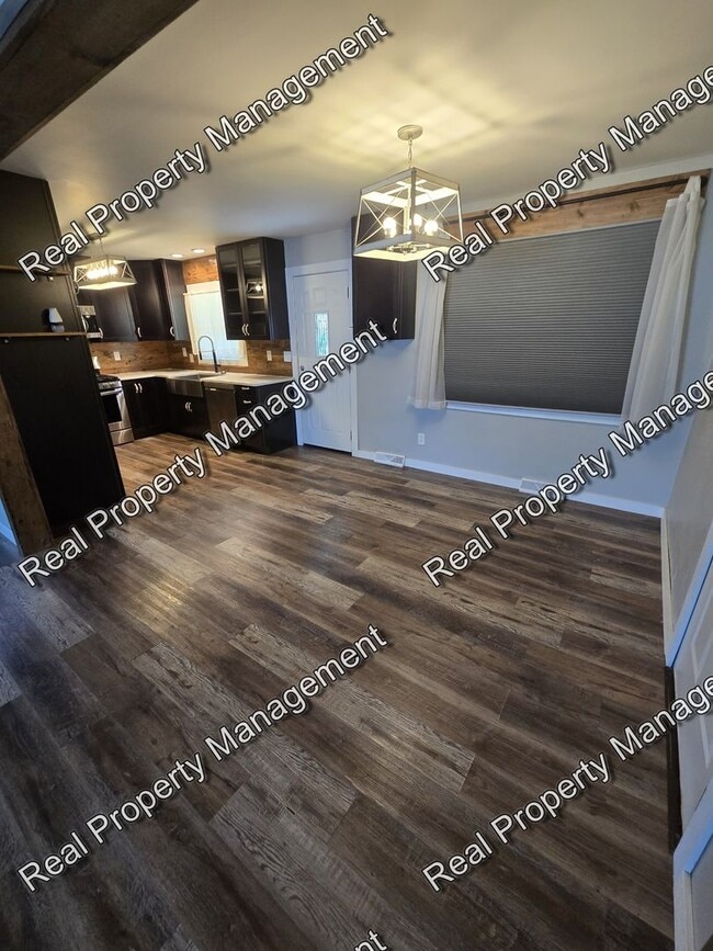 Building Photo - Updated Three Bedroom SFH