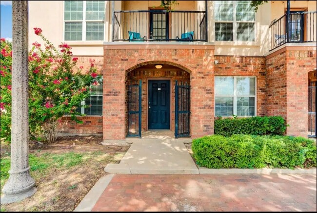 Building Photo - Pre-Leasing - Fall Semester 2025! 0.5 mi. ...