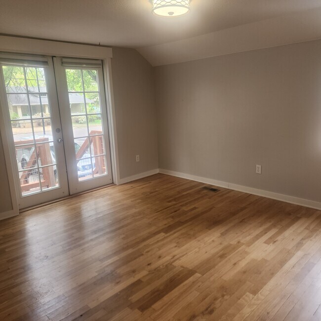 Foto del edificio - 520 S Bryan Ave