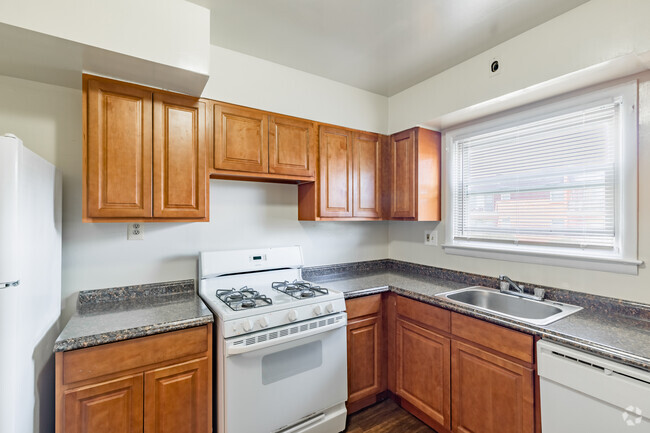 2BR, 1BA - 950SF - The Wilshire Apartments