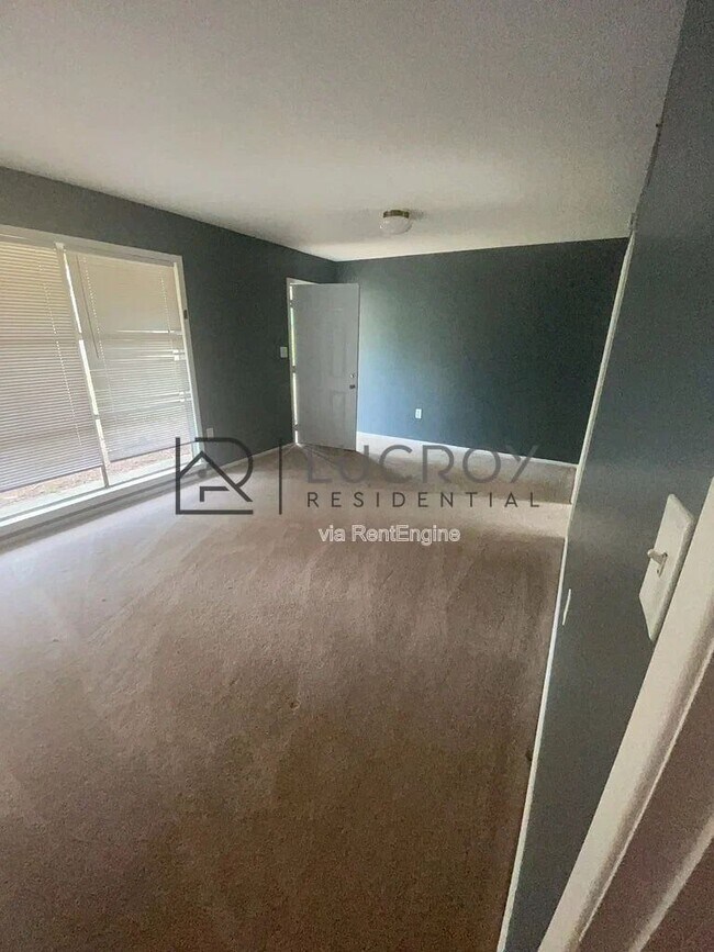 Foto del edificio - 2694 Woodside Dr