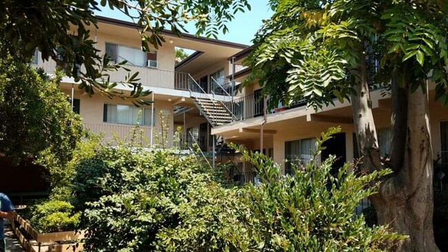 Building Photo - 4075 Oakwood Ave