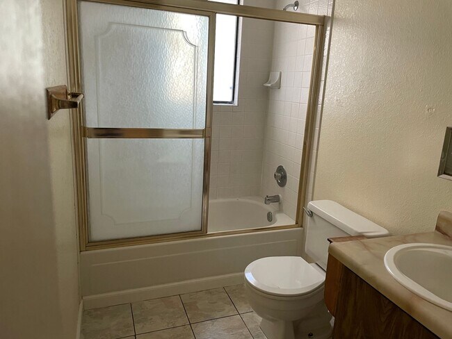 Foto del edificio - Cute 3 bedroom, 2 bathroom available in Sp...