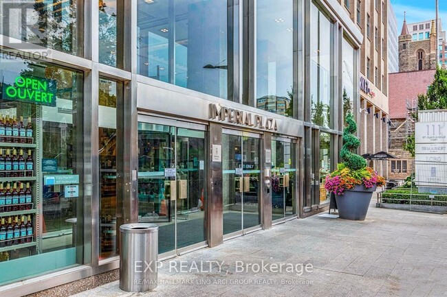Building Photo - 405-111 ST CLAIR Ave