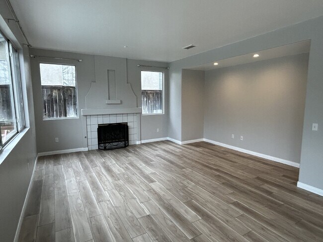 Building Photo - Sycamore Highlands 4Bd Pool Home