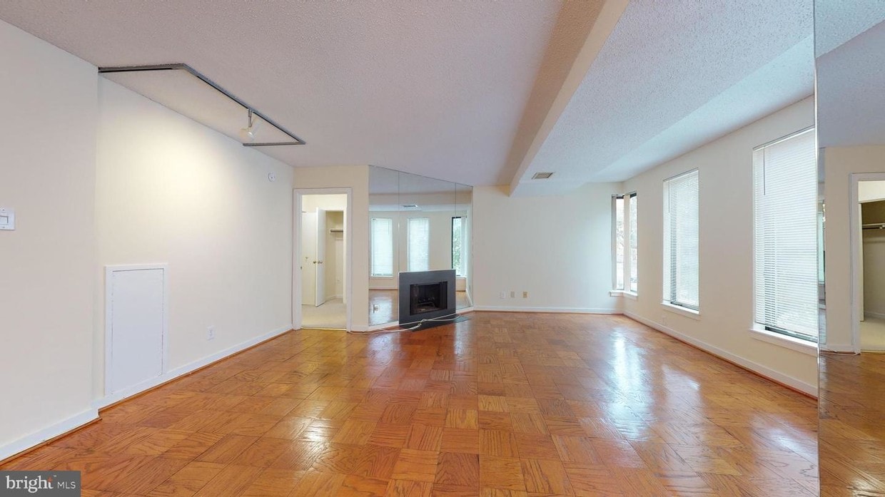 Primary Photo - 2501 K St NW