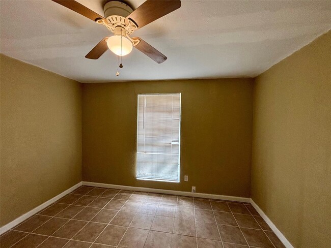 Building Photo - 3902 Heatherbloom Dr