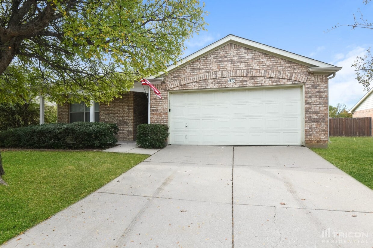 Primary Photo - 4512 Merlot Dr