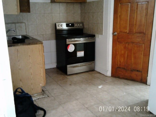 Foto del edificio - 745 E 83rd St