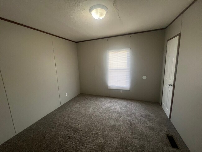 Building Photo - 30 Locust St