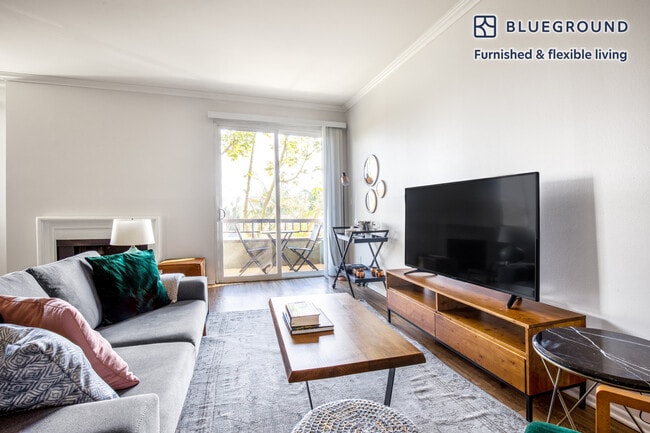 Building Photo - 467 S Arnaz Dr