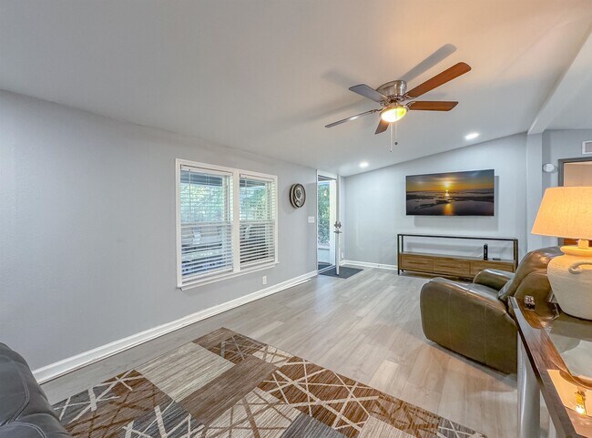 Foto del edificio - 16957 Lake Christiana Ct