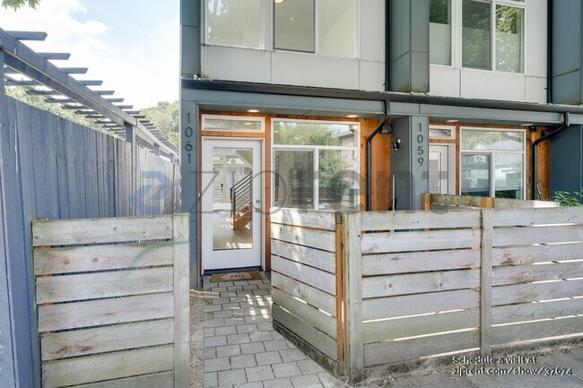 Foto del edificio - 1061 S Cloverdale St