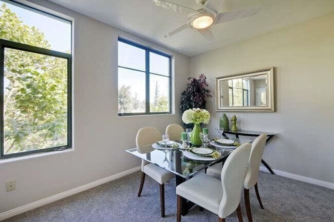 Foto del edificio - Beautiful Condo in Downtown San Jose. Grea...
