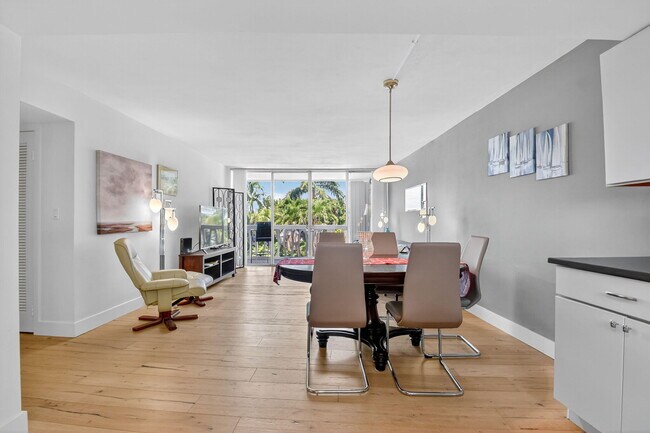 Building Photo - 2505 S Ocean Blvd