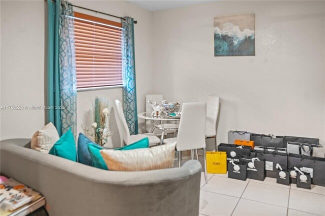 Foto del edificio - 19310 NW 48th Ct