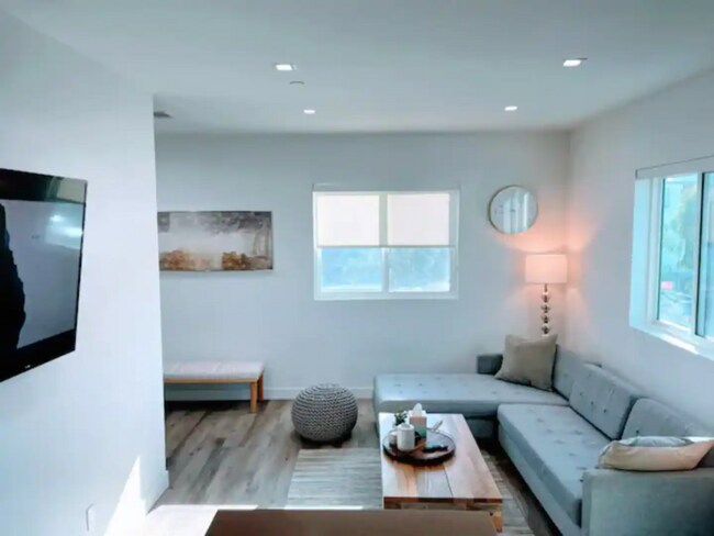 Foto del edificio - 2335 S Crenshaw Blvd