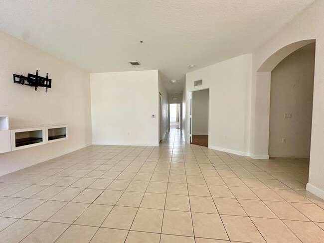 Building Photo - 1002 Shoma Dr