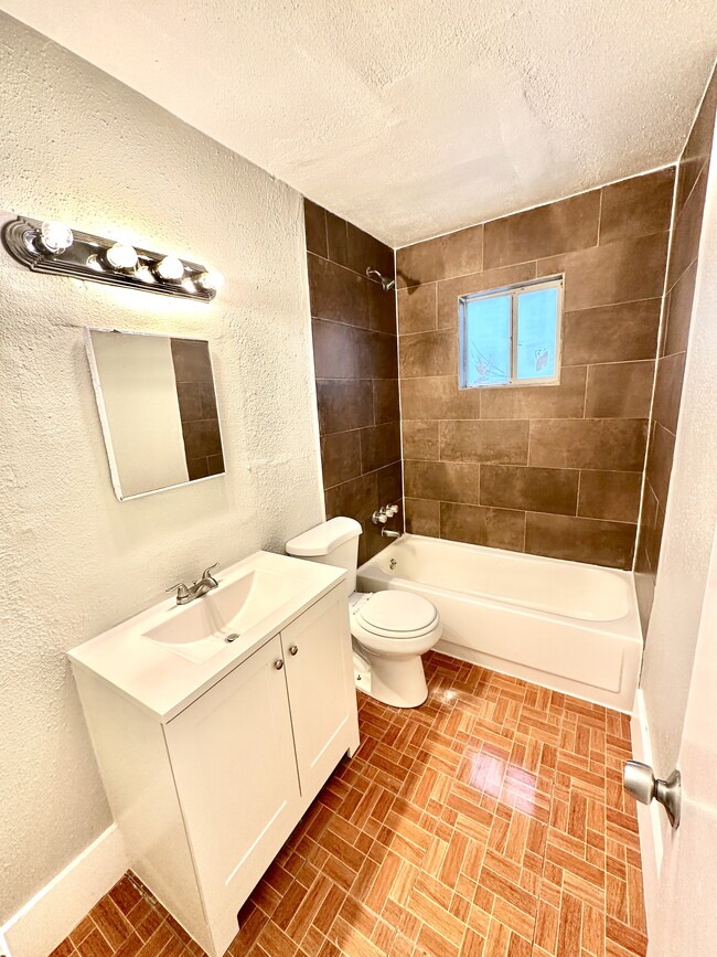 Building Photo - 2703 Observation Dr