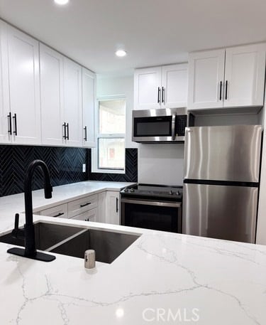 Foto del edificio - 17000 Burbank Blvd