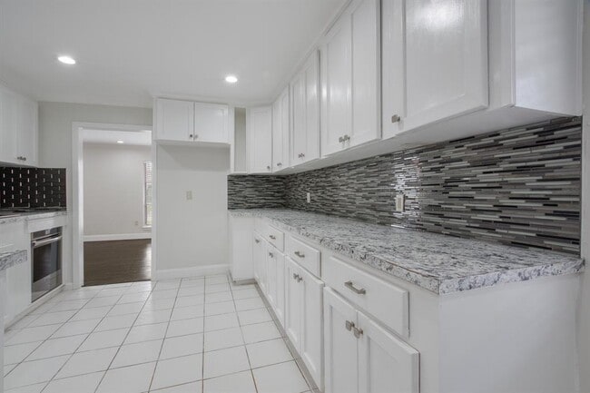 Building Photo - 2902 Wuthering Heights Dr