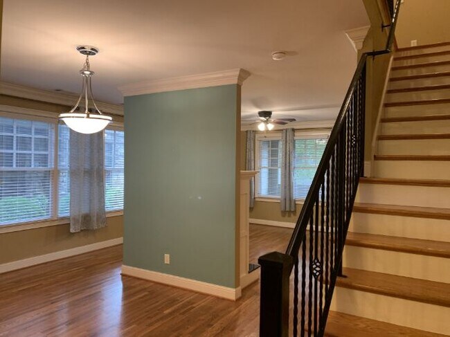 Building Photo - 4210 Hillsboro Pike
