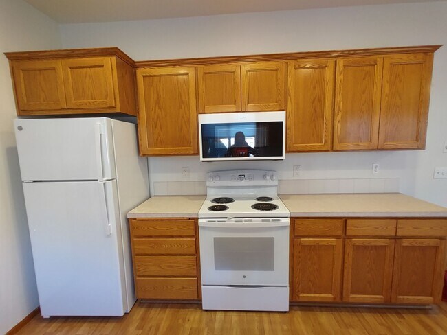 Foto del edificio - 3328 Lake Glenn Dr