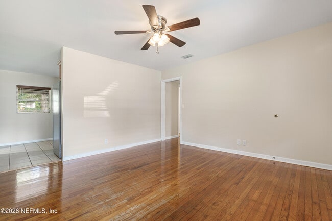 Building Photo - 1329 Hollyhock Cir