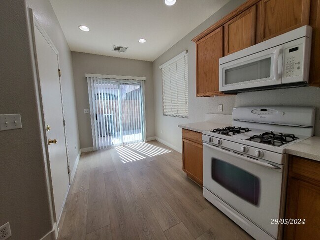 Foto del edificio - 4095 Sparrow Rock St