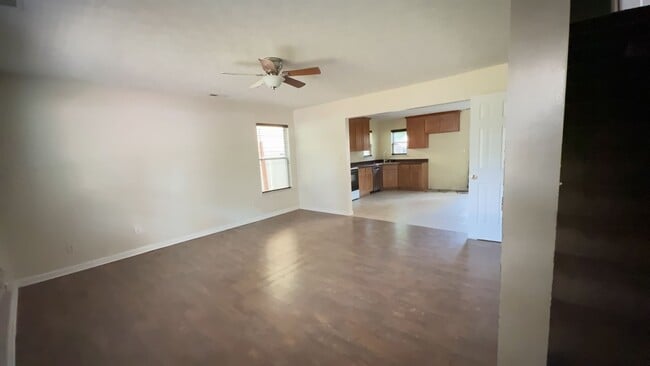 Building Photo - Spacious 3-Bedroom Home with Primary Suite!