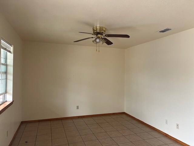 Foto del edificio - 1000 Wild Rose Ln