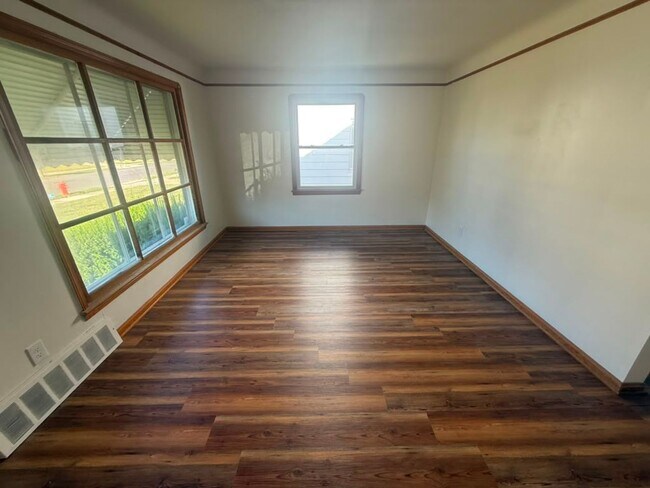 Foto del edificio - 16011 Maplewood Ave
