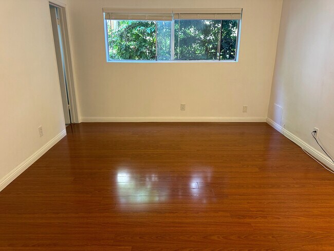 03 - Dormitorio principal - Vista adicional - 1831 Barry Ave