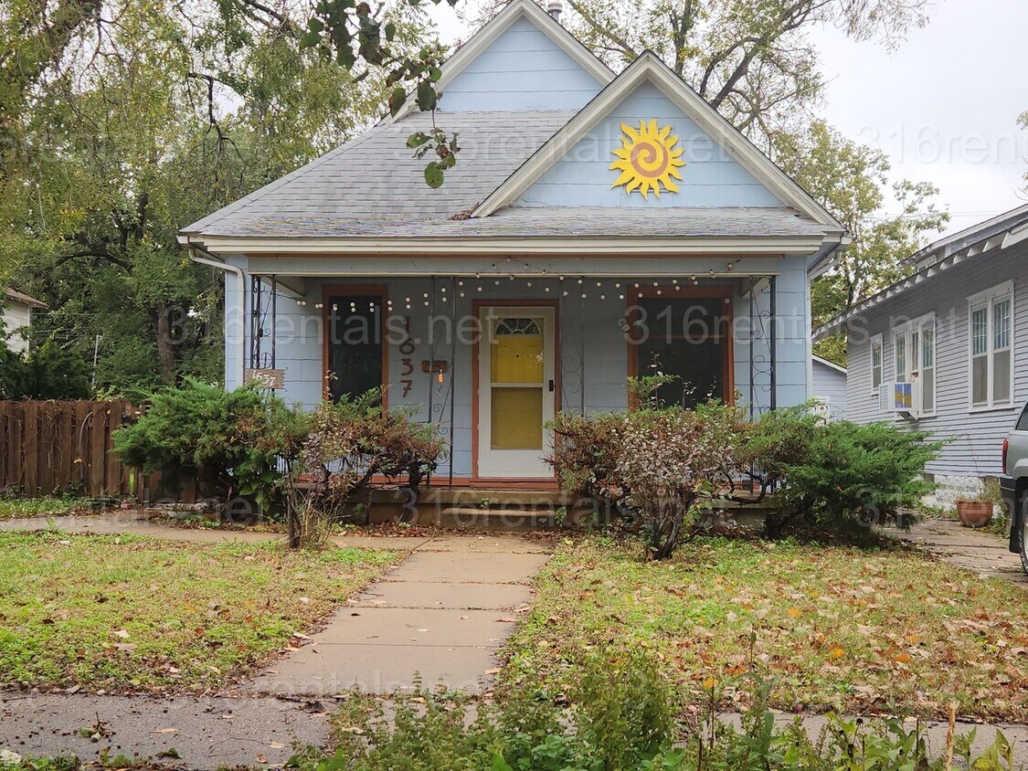 Foto principal - $1200 - 3 bed 1 bath - Single Family Home