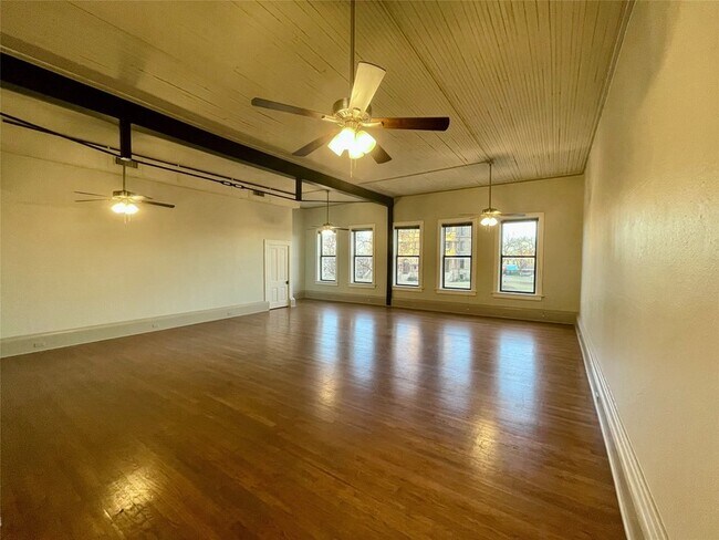 Foto del edificio - 105 W Hickory St