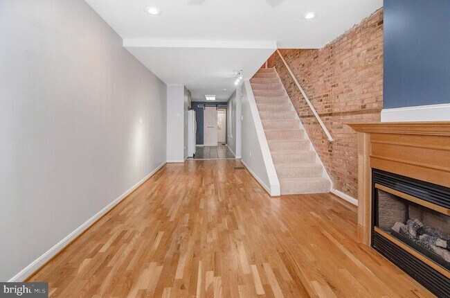 Foto del edificio - 1815 S Charles St