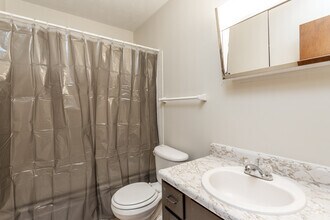 Nottingham Court Apartments - 8