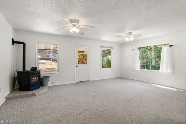 Foto del edificio - 3 br, 2 bath House - 5561 Thompson Hill Road