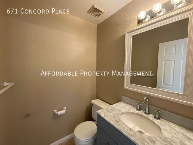 Building Photo - 671 Concord Pl