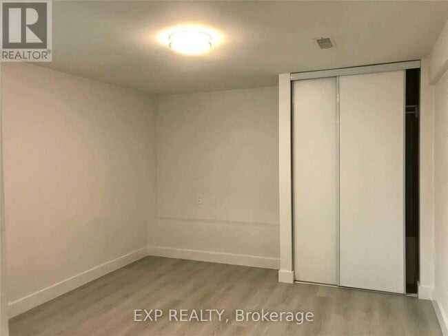 Building Photo - 421 Woodcrest Ave