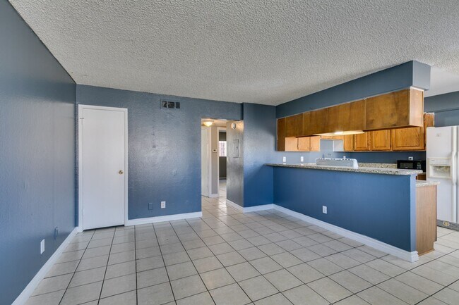 Foto del edificio - Charming 2-Bedroom Unit in a Well-Maintained 4-Plex!