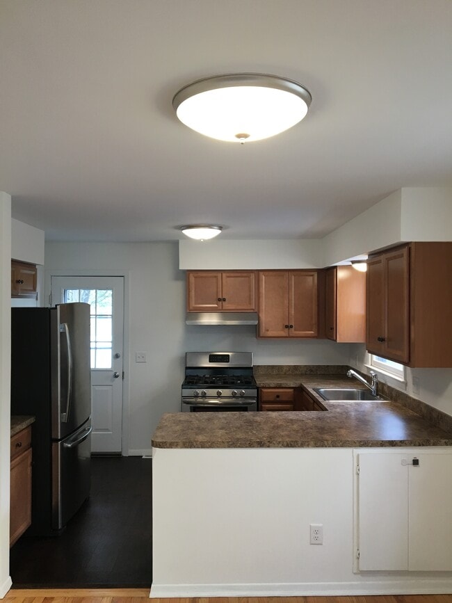 Kitchen - 29 Merritt Ave