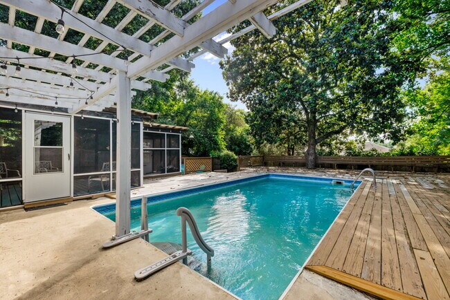 Foto del edificio - Killearn POOL Home