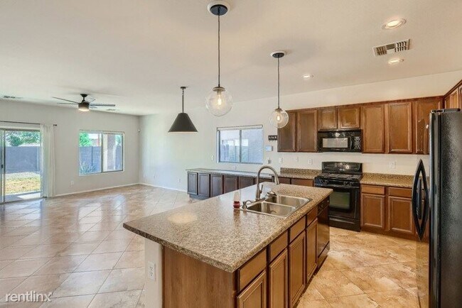 Foto del edificio - 3 br, 2 bath House - 1200 W Desert Hollow ...