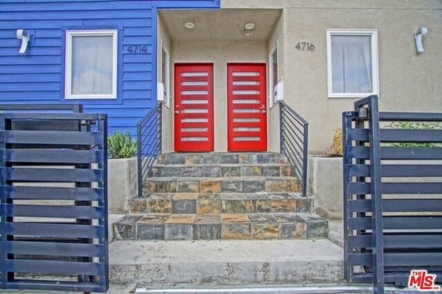 Building Photo - 4712 W Maplewood Ave
