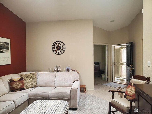 Foto del edificio - 10724 E 35th St