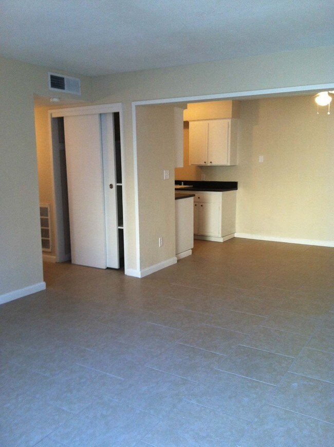 Foto del diseño de interior - Teakwood Gardens Apartments