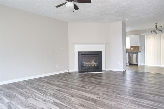 Building Photo - 130 Springbottom Dr SE