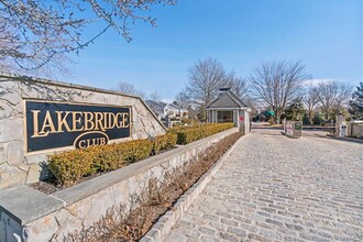Building Photo - 78 Lakebridge Dr S